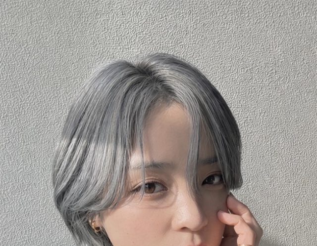 ホワイトシルバー　ホワイトグレー　ブリーチ　ケアブリーチ