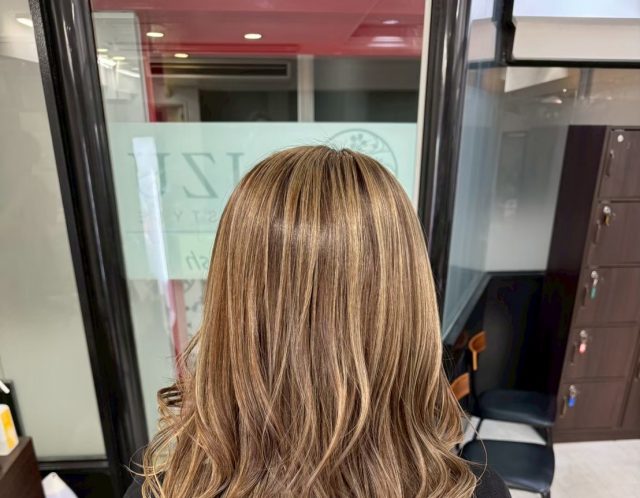 バレイヤージュ　ミルクティーベージュ　白髪ぼかし　本厚木　海老名