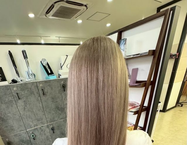 ハイトーン　ミルクティーベージュ　ホワイトミルクティー　ブリーチ　ケアブリーチ　渋沢　秦野