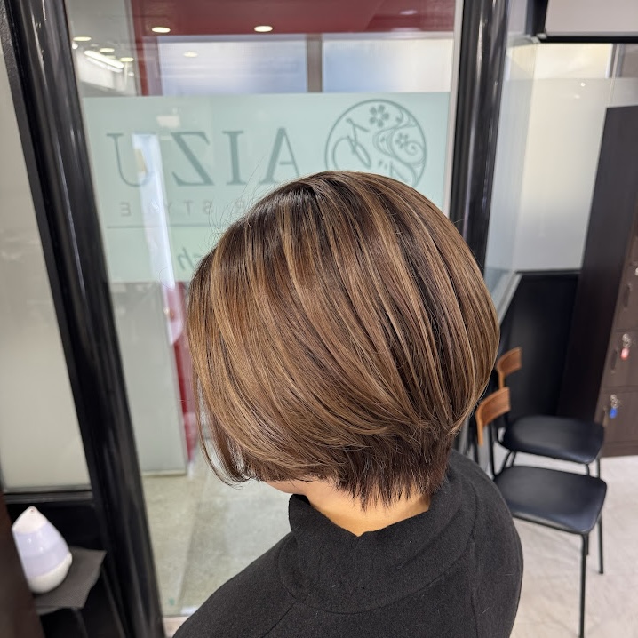 白髪ぼかし　白髪ぼかしハイライト　大人ショート　本厚木