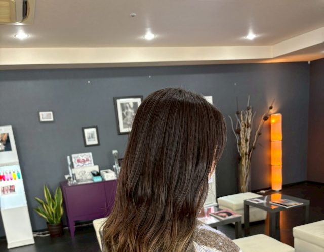 グラデーションカラー　エンドカラー　ブリーチ　ケアブリーチ　渋沢　秦野