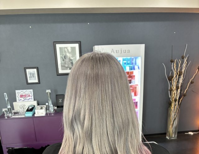 ミルクティーホワイト　エンドカラー　ブリーチ　白髪ぼかし